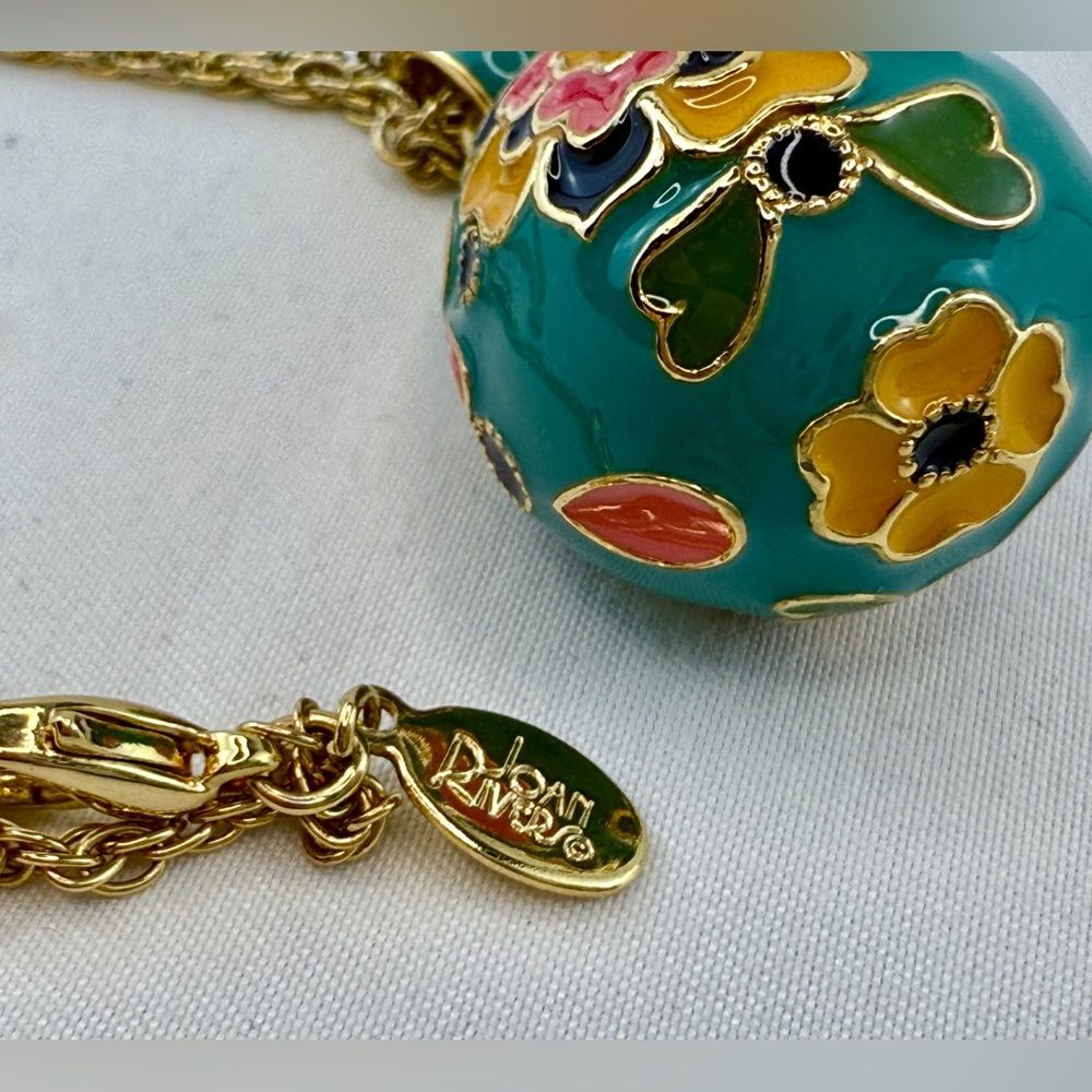 Vintage Joan Rivers enamel floral egg pendant - Picture 6 of 7